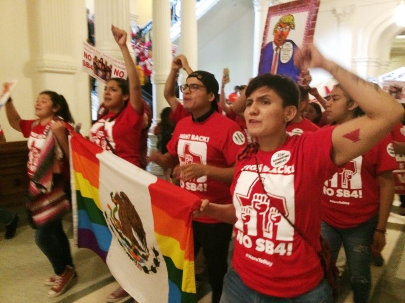 /// Hundreds of demonstrators marched in the Texas Capitol Monday, May 29, 2017, protesting the state's newly passed anti-sanctuary cities bill.DQoNCg0KU2VudCBmcm9tIG15IGlQaG9uZQ==