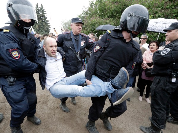 Police detain a protester during anti corruption rally in St.Petersburg, Russia, Monday, June 12, 2017. Riot police in St. Petersburg have begun detaining demonstrators in an unsanctioned opposition rally in the center of the city. (AP Photo/Dmitry Lovetsky)
