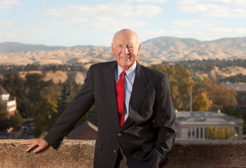 Cecil Andrus poses for a photo Friday, Oct. 14, 2001, at his office in Boise, Idaho. Andrus, governor of Idaho from 1971-1977 and 1987-1995, and Secretary of the Interior from 1977-1981 during the Carter administration, is the subject of a memoir by Andrus’ press secretary Chris Carlson, which calls Andrus “Idaho’s greatest governor.” Andrus takes issue with the title. (AP Photo/Idaho Statesman, Katherine Jones)    MANDATORY CREDIT