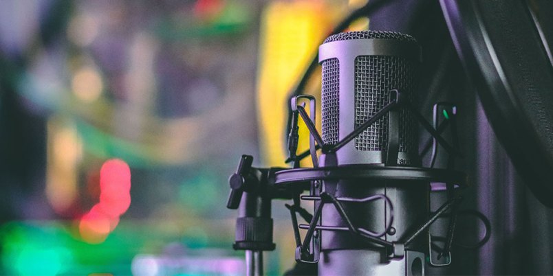 The Podcasting 101 Bundle helps you dive into the lucrative world of podcasting.