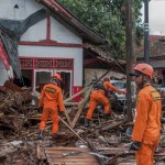 Rescuers search for tsunami victims in Carita, Indonesia, Sunday, Dec. 23, 2018. The tsunami that killed dozens of people around Indonesia's Sunda Strait during a busy holiday weekend, sending water crashing ashore and sweeping away hotels, hundreds of houses and people attending a beach concert. (AP Photo/Fauzy Chaniago)