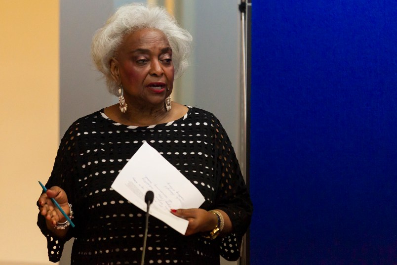 Brenda Snipes, supervisora de Elecciones del Condado Broward, en sus oficinas en Lauderhill, Florida, el domingo pasado. (Matias J. Ocner/Miami Herald)