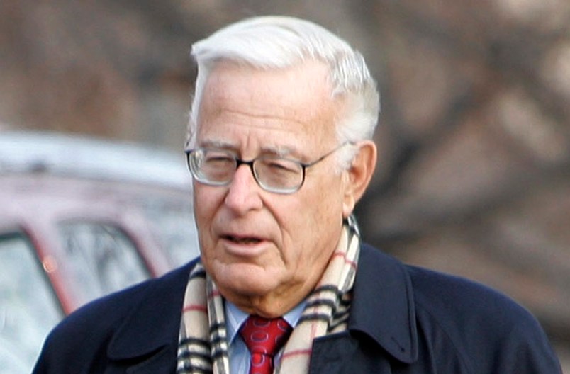 Former U.S. Secretary of State  Lawrence Eagleburger, left, and former Secretary of Defense Harold Brown, right, arrive at the White House, Thursday, Jan. 5, 2006, to meet with President Bush. Bush is meeting with a group of former State Department and Defense Department leaders to brief them on Iraq.  (AP Photo/Ron Edmonds)