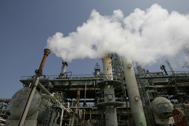 WILMINGTON, CA  MAY 24, 2007 -- General scene setter images of the Tesoro refinery taken in May 2007, when is was taken over from Shell Oil.  Views include crude oil storage tanks, piping, crude oil heaters that prepare the oil for refining.  (Don Bartletti / Los Angeles Times)