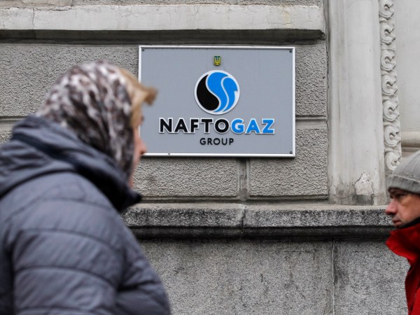 KIEV, UKRAINE - 2019/11/27: The logo of Naftogaz, state-owned national oil and Gas Company of Ukraine, is seen on a plate at the entrance to the main office in Kiev. The Swedish Court of Appeal dismissed a first Gazprom (Russian Gas Company) appeal, on decisions of the Stockholm arbitration, as the website of the Naftogaz informed on 27 November 2019. (Photo by Pavlo Gonchar/SOPA Images/LightRocket via Getty Images)