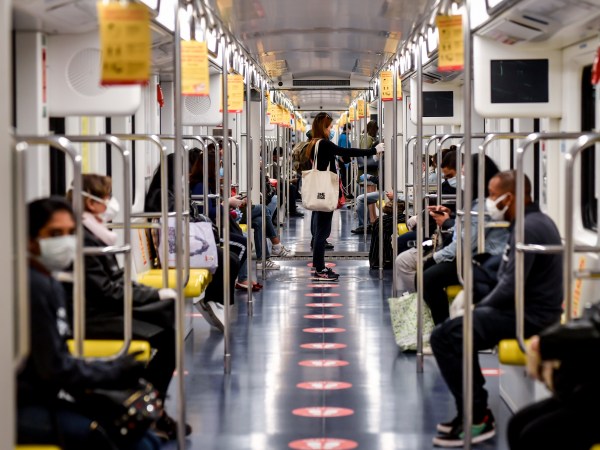 Foto Claudio Furlan - LaPresse 04 Maggio 2020 Milano (Italia) NewsParte la fase 2 dell emergenza coronavirus per il trasporto pubblico milanese Photo Claudio Furlan/Lapresse02 May 2020 Milano (Italy)Phase 2 of the coronavirus emergency for Milan public transport starts