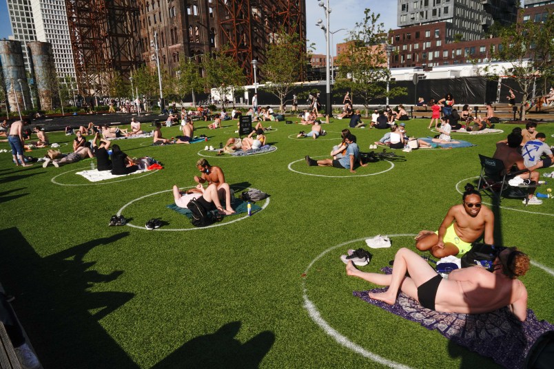 A view of people enjoying the weather at Domino Park in Brooklyn during the coronavirus pandemic on May 16, 2020 in New York City. COVID-19 has spread to most countries around the world, claiming over 308,000 lives with over 4.6 million infections reported. City limiting access in parts of Central Park, Hudson River Park and others to prevent crowds. (Photo by John Nacion/NurPhoto)