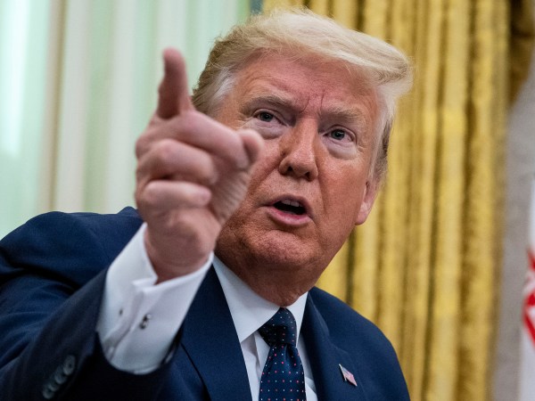 NYTVIRUS -President Donald Trump with Attorney General William Barr, make remarks before signsing an executive order in the Oval Office that will punish Facebook, Google and Twitter for the way they police content online, Thursday, May 28, 2020. ( Photo by Doug Mills/The New York Times)