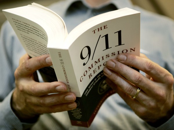 Jerry Holt/Star Tribune 7/22/2004-------Greg Bill of Minneapolis thumbs through the 9/11 commission report at Barnes and Noble in downtown Minneapolis. GENERAL INFORMATION: Jerry Holt/Star Tribune 7/22/2004-------Greg Bill of Minneapolis thumbs through the 9/11 commission report at Barnes and Noble in downtown Minneapolis.