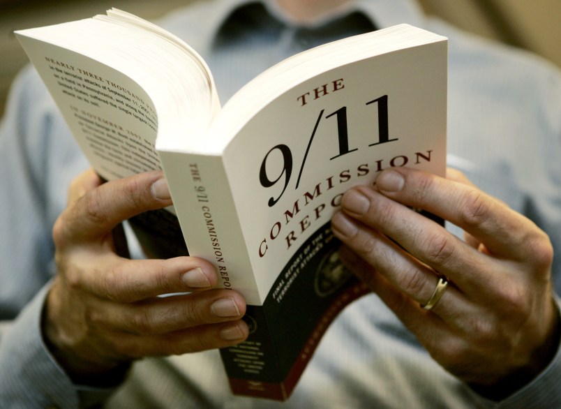 Jerry Holt/Star Tribune 7/22/2004-------Greg Bill of Minneapolis thumbs through the 9/11 commission report at Barnes and Noble in downtown Minneapolis. GENERAL INFORMATION: Jerry Holt/Star Tribune 7/22/2004-------Greg Bill of Minneapolis thumbs through the 9/11 commission report at Barnes and Noble in downtown Minneapolis.