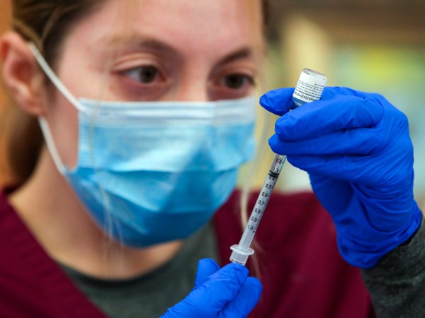 Los Angeles , CA - May 14: Alma Sevilla preparers Pfizer COVID-19 vaccine vial at a mobile vaccine clinic held at Roosevelt Park on Friday, May 14, 2021 in Los Angeles , CA. (Irfan Khan / Los Angeles Times)
