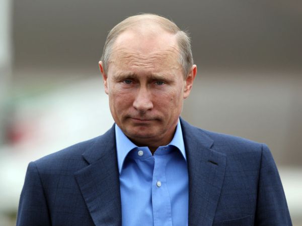 Russian President Vladimir Putin arrives at Belfast International airport in Belfast, Northern Ireland, on June 17, 2013, to attend the G8 summit at the Lough Erne resort. US President Barack Obama was to meet Putin for potentially vexatious talks, as both leaders now offer open military backing to rival sides in Syria's civil war. AFP PHOTO/ PETER MUHLY